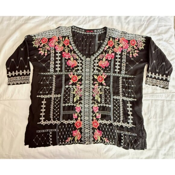 Johnny Was Carnation Floral Embroidered V-Neck Blouse Black Boho - Picture 10 of 14